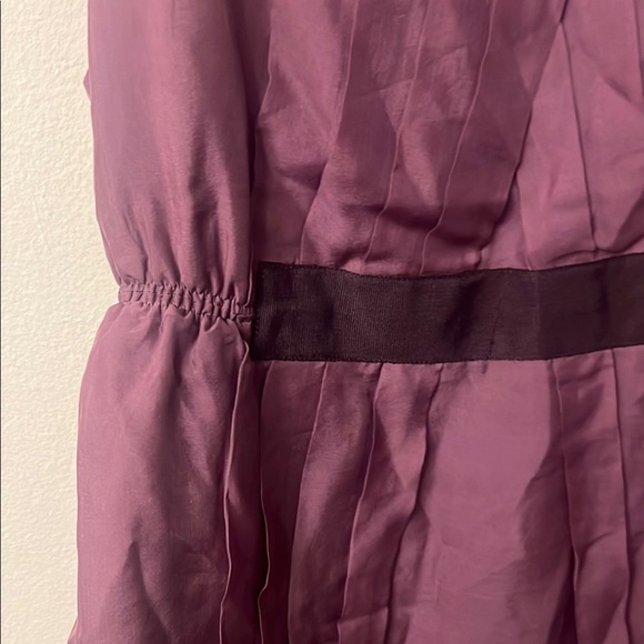 Forever 21 burgundy Sleeveless Pleated Tank Top - Picture 6 of 8